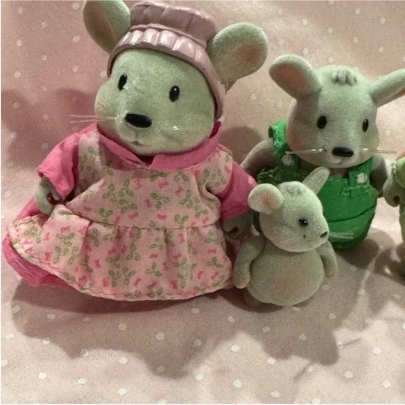 Li’l woodzeez Charming Mouse Family Toy Set - Picture 6 of 10
